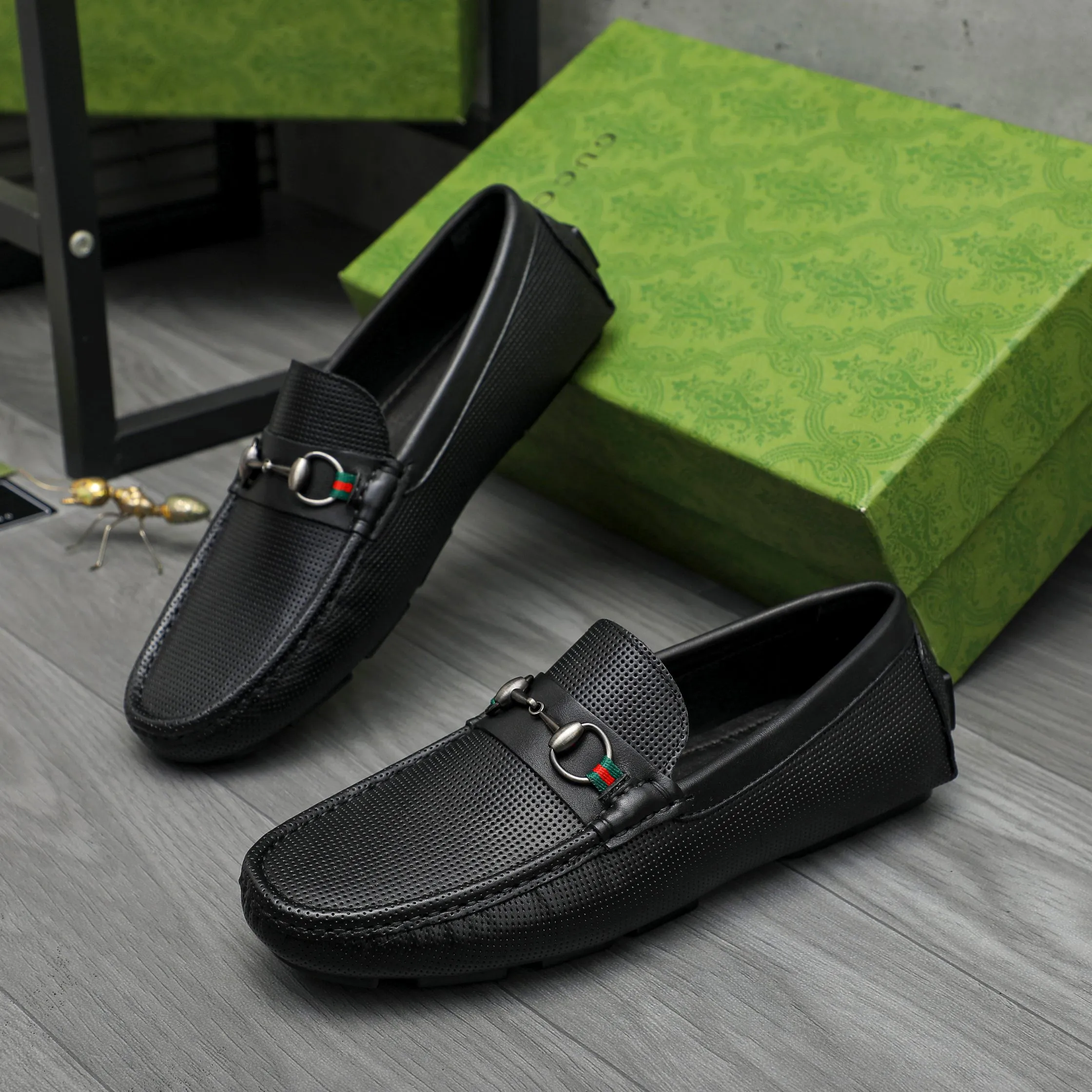 Men's shoes 💰p420 Product trademark: GUCCI (Gucci) casual slip-on men's shoes Regular size: 38-44 Product materials: Selected hollow cowhide upper, sheepskin lining, rubber outsole
